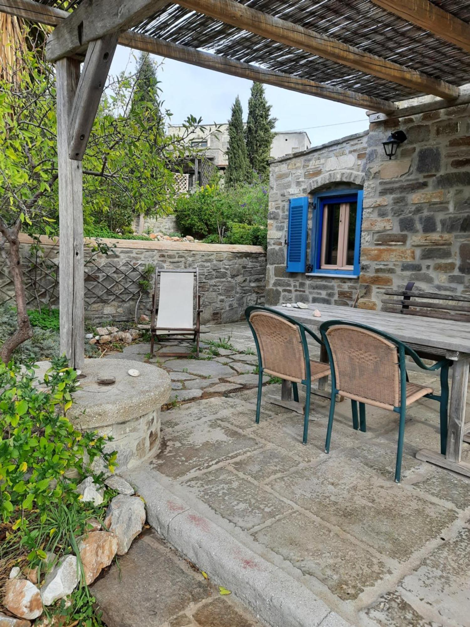 To The Garden Guest House Angairiá Екстериор снимка