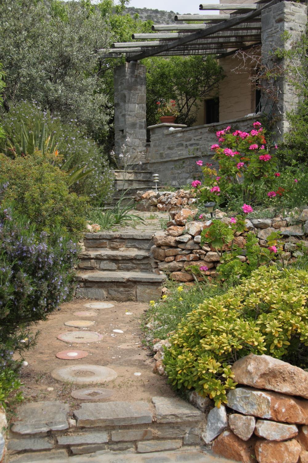 To The Garden Guest House Angairiá Екстериор снимка